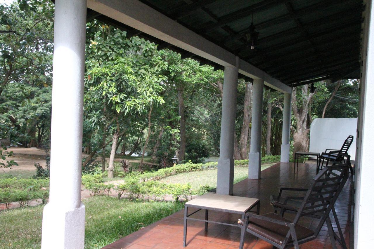 Dambulu Oya Family Park Hotel Дамбула Екстериор снимка